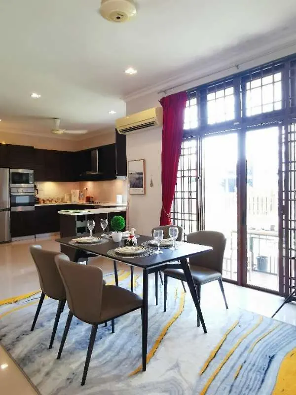 Homestay Penang Batu Ferringhi Beach Bungalow Villa